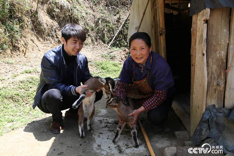 走基层、转文风，一名合格的记者要坚持正确的导向，贴近民生，欧博娱乐贴近生活。